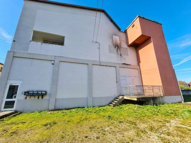 LOFT POTENTIEL EXCEPTIONNEL: Plateau de 460 m² sur sous sol 460m² Montceau les Mines