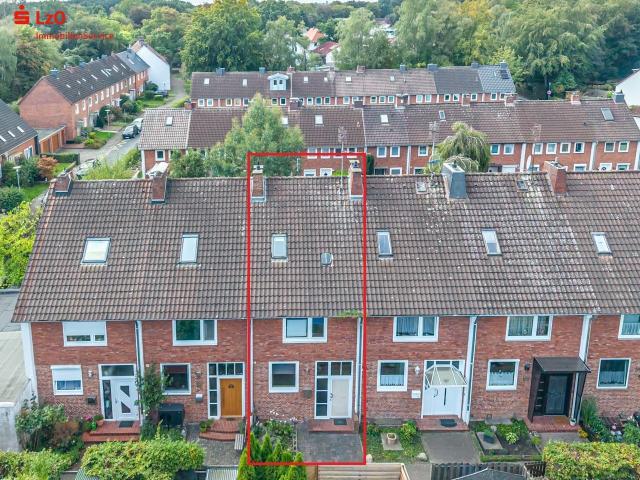 Potenzial für individuelles Wohnen: Renovierungsbedürftiges Reihenmittelhaus in Oldenburg