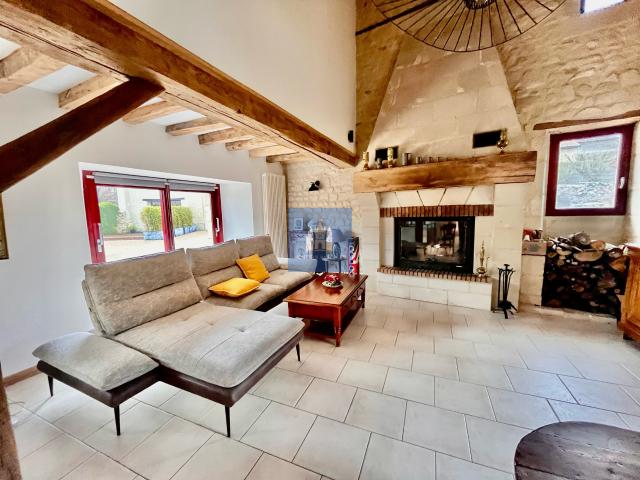 POUANÇAY 86 PROPRIÉTÉ DE CHARME COEUR VILLAGE 5 CH AVEC GRANDES CAVES TROGLO