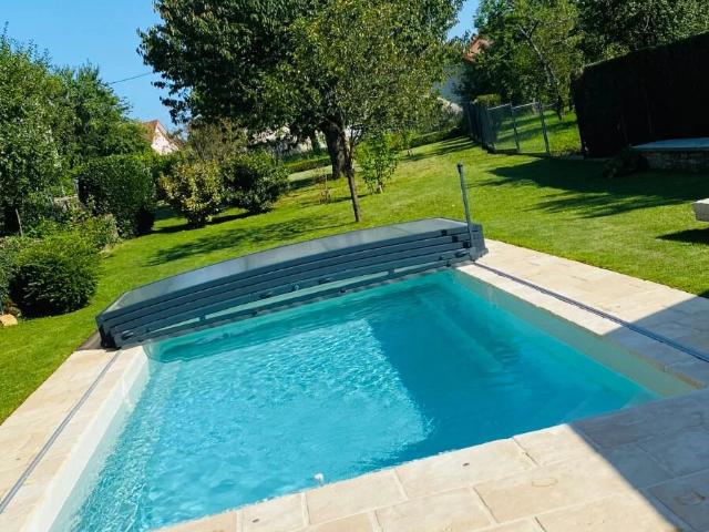 Pouilley Français très belle maison 4 chambres, piscine