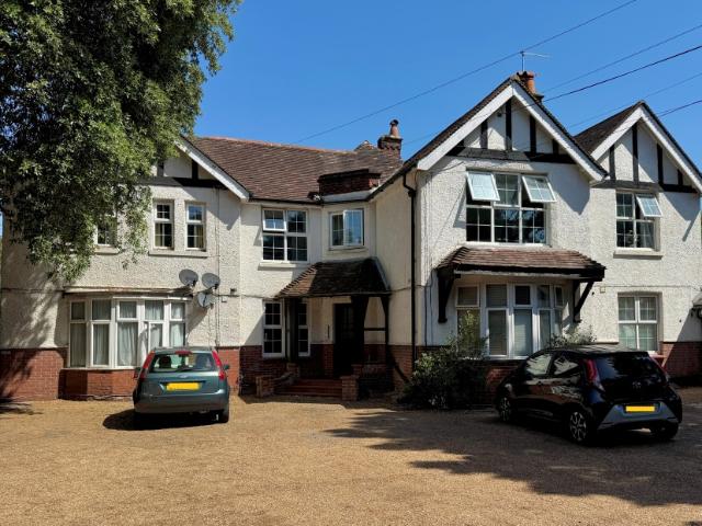 Poulters Lane, Worthing BN14, 2 bed property to rent, £1,350 pcm | PrimeLocation