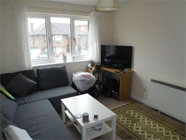 Pound Avenue, Stevenage SG1 Flat to rent £1,095 pcm £253 pw