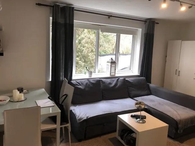 Pound Hill 1 bedroom apartment to rent