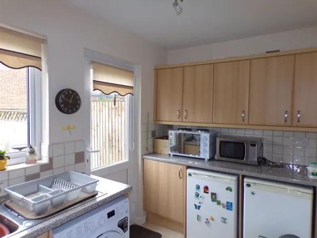 Pound Hill 2 bedroom end of terrace house to rent