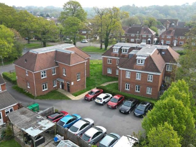 Pound Road, Bursledon SO31, 2 bed flat to rent, £1,100 pcm | PrimeLocation