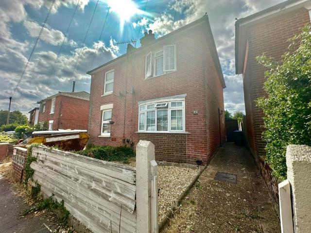 Pound Street, Southampton SO18 2 bed semi detached house to rent £1,400 pcm £323 pw