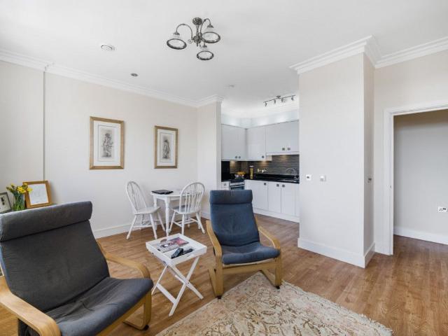 Poundbury, Dorchester, 3 DT1, 1 bed flat to rent, £1,100 pcm | PrimeLocation