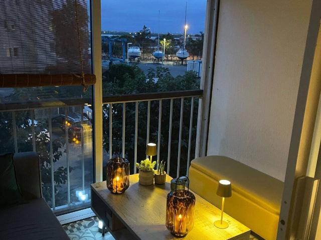 Pour étudiant ou CDD, appartement T2 meublé sur le port de Carnon, à 5 mn de la plage et à 20mn de Montpellier. Disponible à partir du 1er septembre