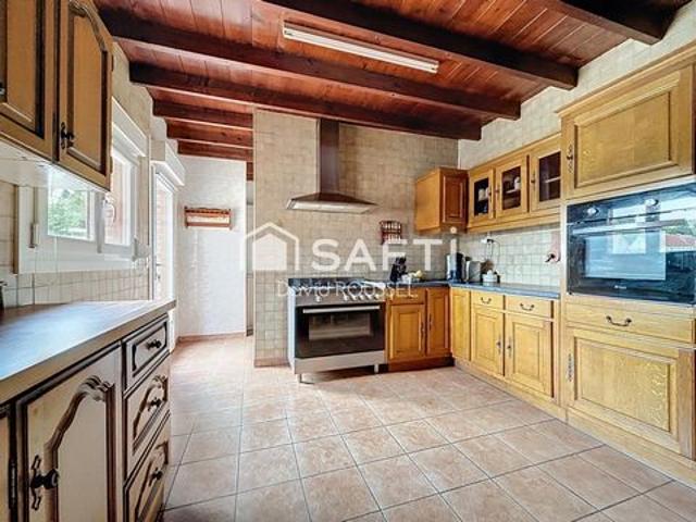 Pour investisseurs, 2 salles de réception et bar