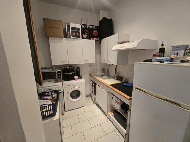 POUR INVESTISSEURS: Appartement T2 AVEC TERRASSE en RDV dans petite résidence