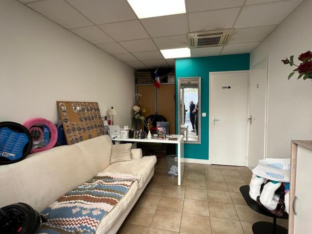 Pour investissement: local commercial + parkings 42m² Nice