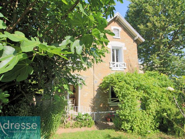 Pour les amoureux des maisons en meulière entièrement individuelles !