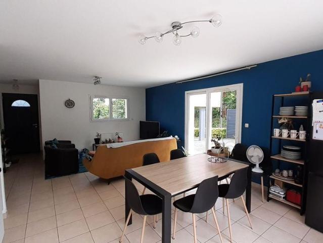 Pour visiter, appeler le 02.23.55.91.17. Cette maison sur sous sol comprenant: Au rez de c.