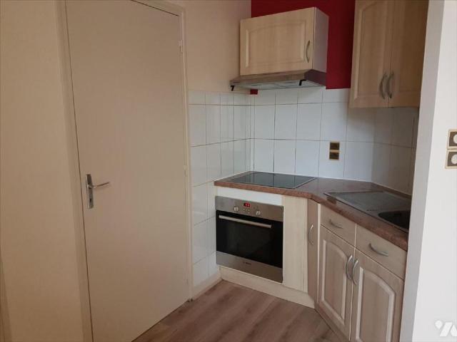 Pour visiter, appler le 02.23.55.91.17. VITRE, Proximité centre ville. Un appartement de T1 Bi.