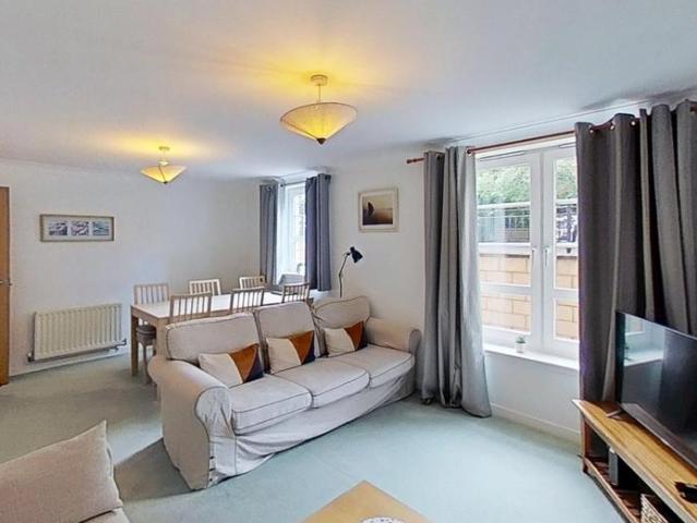 Powderhall Rigg, Edinburgh. 2 bed flat to rent £1,550 pcm £358 pw