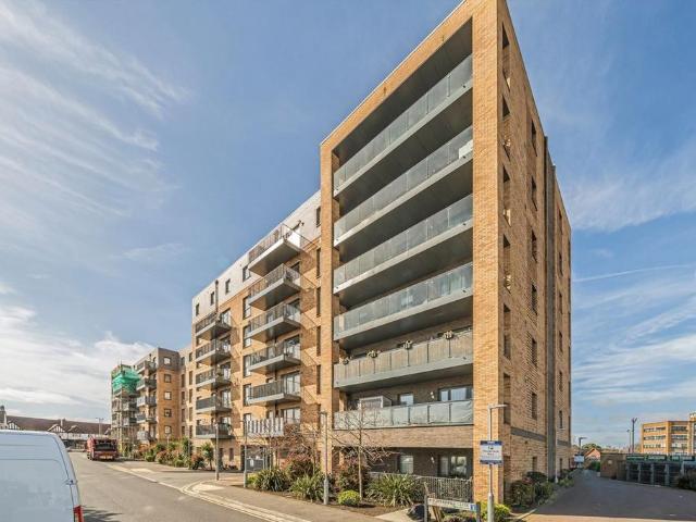 Powdermill Close, New Malden KT3 2 bed flat to rent £2,250 pcm £519 pw