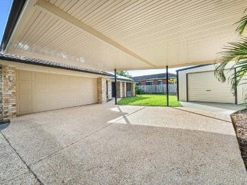 POWERED SHED / HEATED POOL /2 LIVING AREAS /GREAT NEIGHBOURHOOD / DON'T MISS THIS ONE!