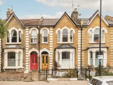 Powerscroft Road, London E5 2 bed flat to rent £2,650 pcm £612 pw