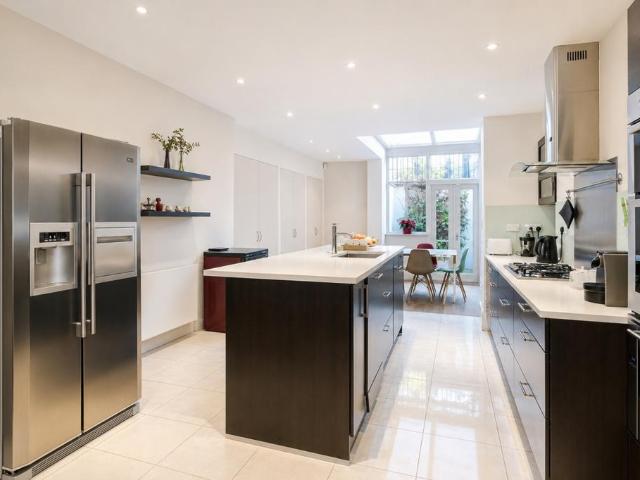 Powis Gardens London W11 5 bed terraced house to rent £12,000 pcm £2,769 pw