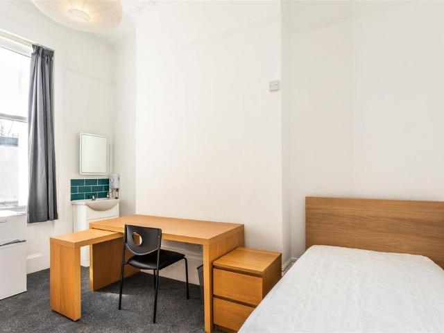 Powis Grove, Brighton 1 bed in a house share to rent £575 pcm £133 pw