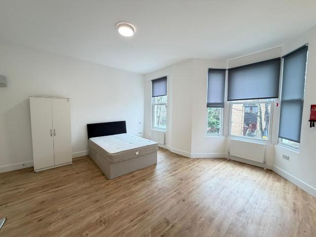 Pownall Gardens, Hounslow TW3, Studio to rent, £1,295 pcm | PrimeLocation