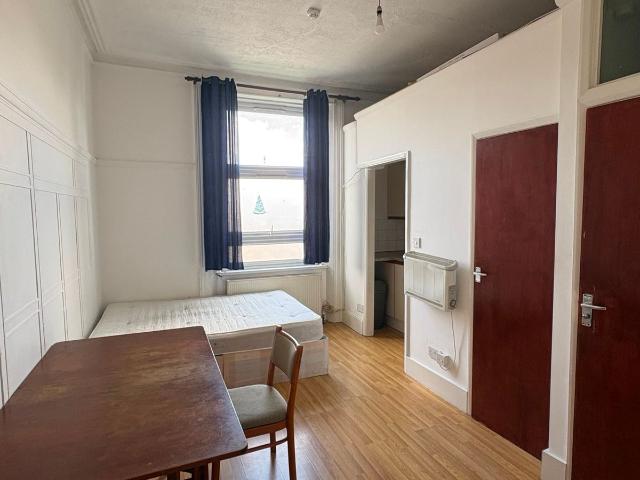 Pownall Gardens, Hounslow TW3, Studio to rent, £800 pcm | PrimeLocation