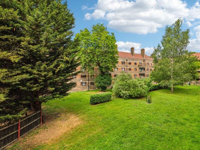 Poynders Gardens, Clapham South SW4, 4 bed flat to rent, £3,650 pcm | PrimeLocation