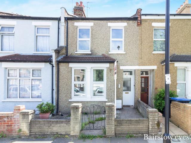 Poynter Road, Enfield EN1, 3 bed property to rent, £2,600 pcm | PrimeLocation