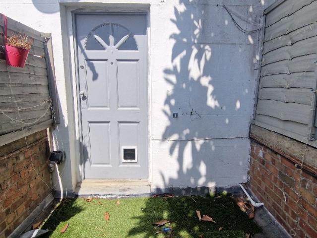 Poynter Road, Enfield EN1, 2 bed flat to rent, £1,700 pcm | PrimeLocation