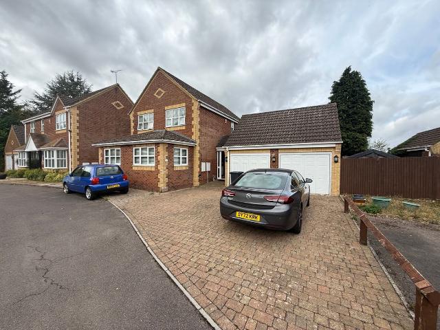 Poynters Road Old Dairy Court, Dunstable LU5, 4 bed property to rent, £2,700 pcm | PrimeLocation