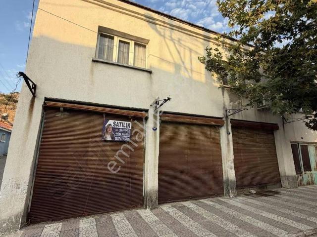 Poyracık Ta 255 Metrekare Ikı Dükkanı Olan Bahçelı Müstakıl