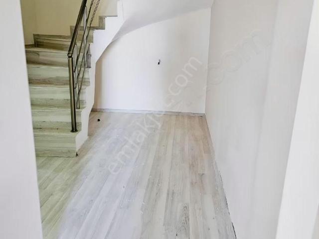 Poyracıkta Yatırım Fırsatı: Geniş Dubleks Daire