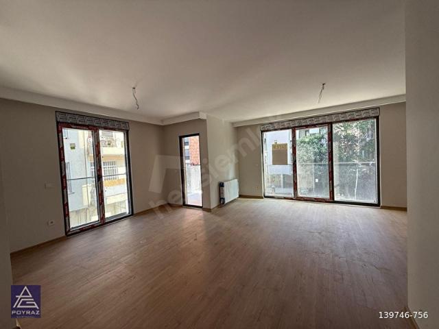 POYRAZ'DAN CADDEBOSTAN SAHİLDE SIFIR BİNADA BALKONLU 3+1 SATILIK DAİRE