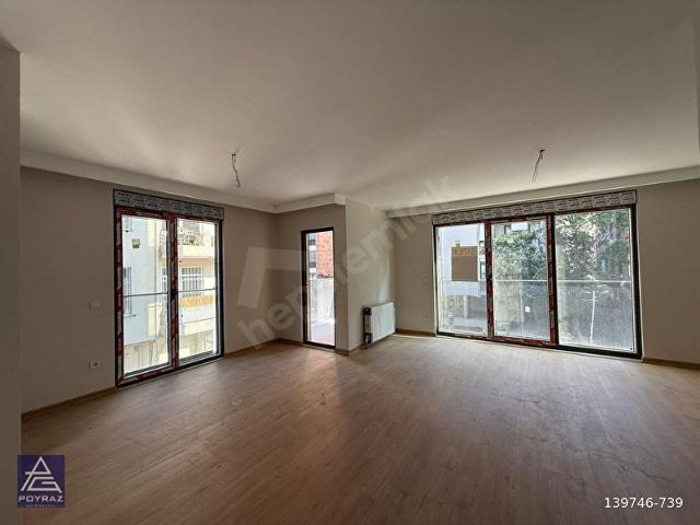 POYRAZ'DAN CADDEBOSTAN SAHİLDE SIFIR BİNADA BALKONLU 3+1 SATILIK DAİRE