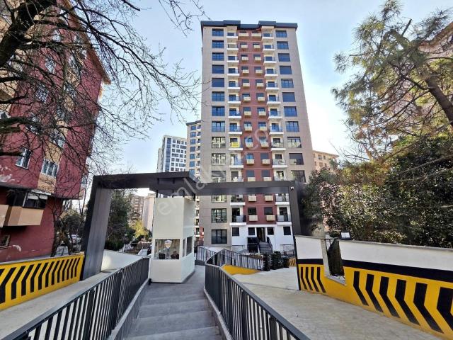 Poyraz'dan Bostancı'da Güvenlikli Site İçinde 2+1 Satılık Daire