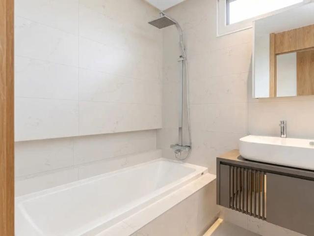 Pozuelo de Alarcón, Community of Madrid 28223