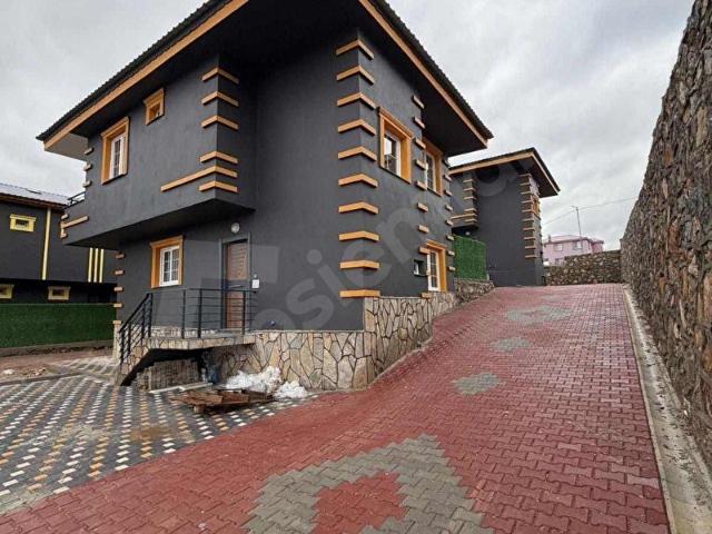 POZANTI'DA MUHTEŞEM VİLLA