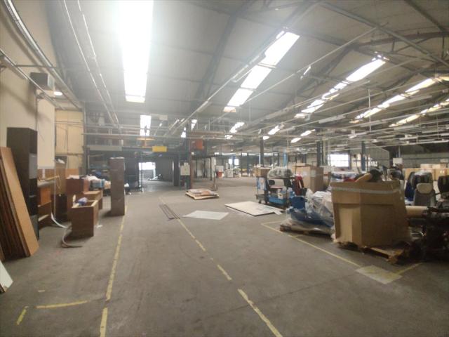 Hala przemysłowa 2000 m² z biurami i placem w Poznaniu
