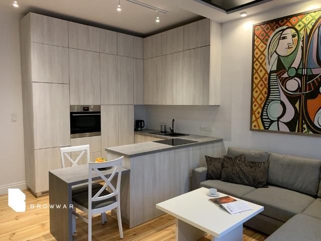 Na sprzedaż przestronne 2 pokojowe mieszkanie 59 m² w centrum Poznania
