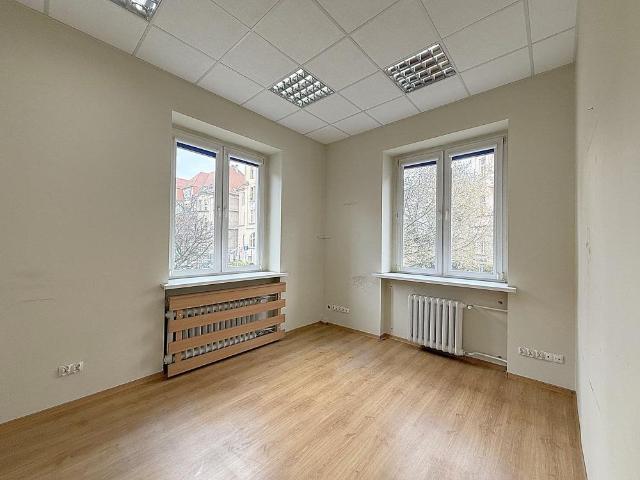 Polecam atrakcyjny narożny lokal biurowy 36 m² w Poznaniu!