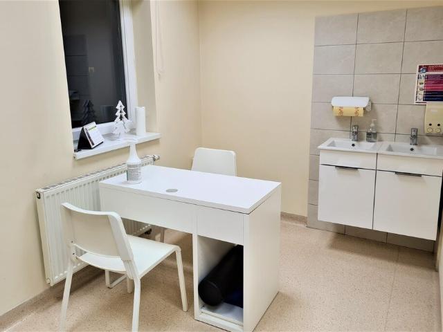 Na wynajem nowoczesny gabinet 14 m² w Poznaniu