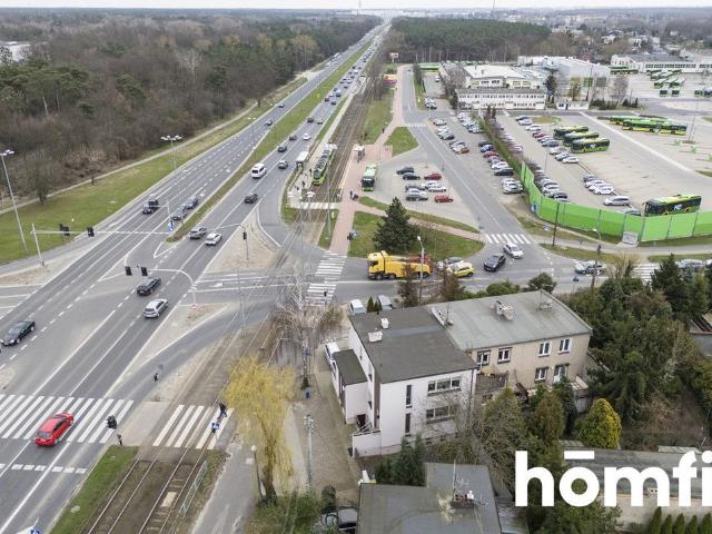 Zapraszam do obejrzenia domu bliźniaczego z garażem i budynkiem komercyjnym 394 m2