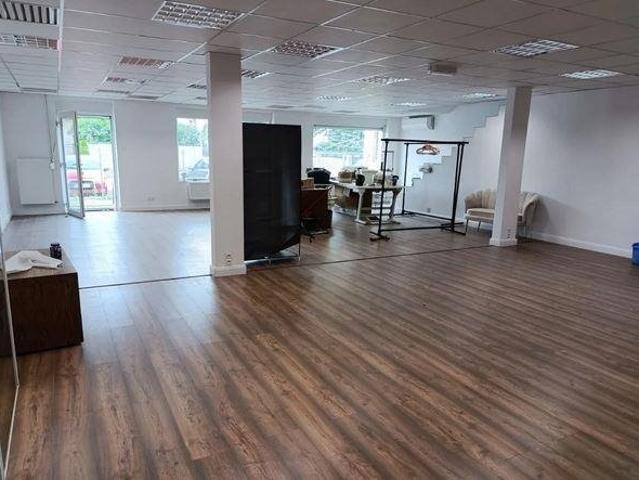 Atrakcyjny lokal 226 m2 z magazynem i biurem w Poznaniu