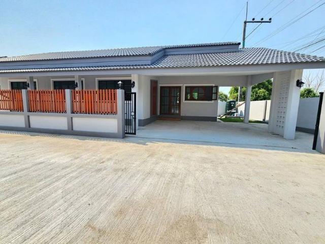 ปล่อยเช่าบ้านใหม่พร้อมเฟอร์ฯ โซนสารภีหลังเทศบาลขัวมุง เดินทางสะดวกมาก หน้าปากซอยมี 7 11, ตลาดสด