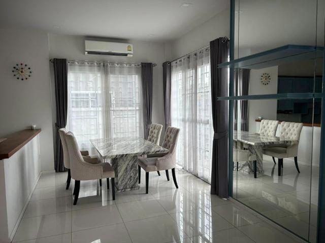 ปล่อยเช่า บ้านสไตล์โมเดิร์น ใกล้เมือง เดินทางสะดวก พร้อมเข้าอยู่ RW004655