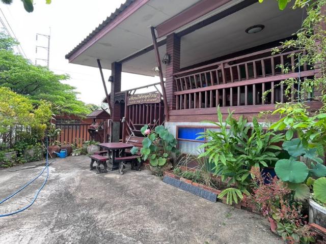 ปล่อยเช่าบ้านทำเลทอง! ติดถนนใหญ่คันคลองน้ำแพร่ ในราคาที่คุ้มสุดๆ