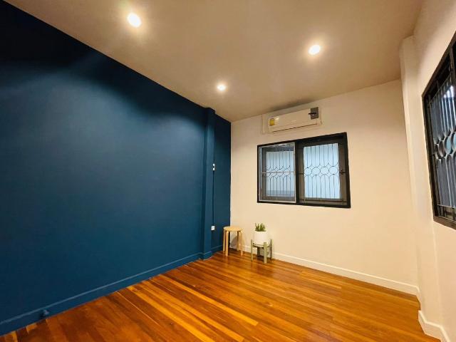 ปล่อยเช่าและปล่อยขายบ้านเดี่ยวสไตล์รีสอร์ต 2 ห้องนอน 2 ห้องน้ำ ตกแต่งพร้อมอยู่ บรรยากาศร่มรื่น ใกล้BTS สายสีชมพู สถานีสามัคคี