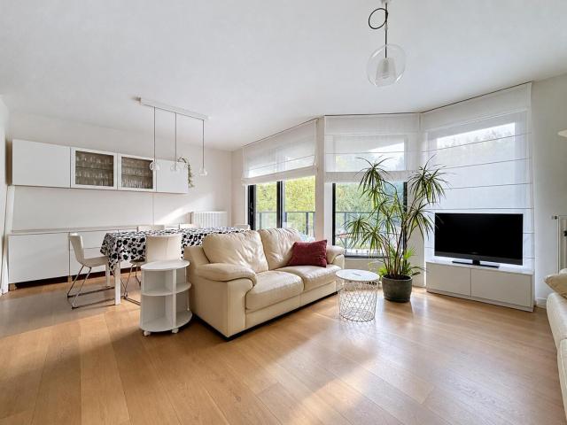 Pl. Constantin Meunier: beautiful furnished 2 bed. apt