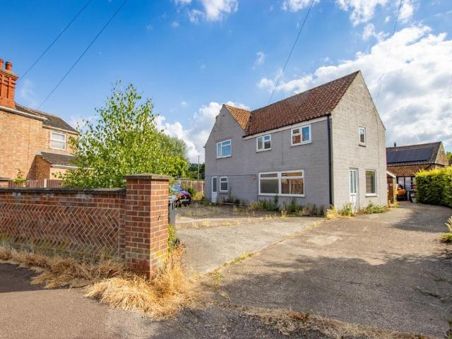 Detached house for sale
