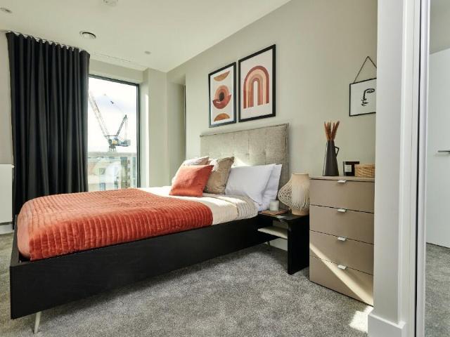 Plot 403 at Kew Bridge, Flat 403. 2 bed apartment to rent £2,650 pcm £612 pw